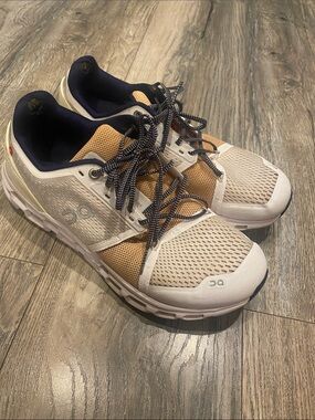 Woman's size 9.5 oncloud